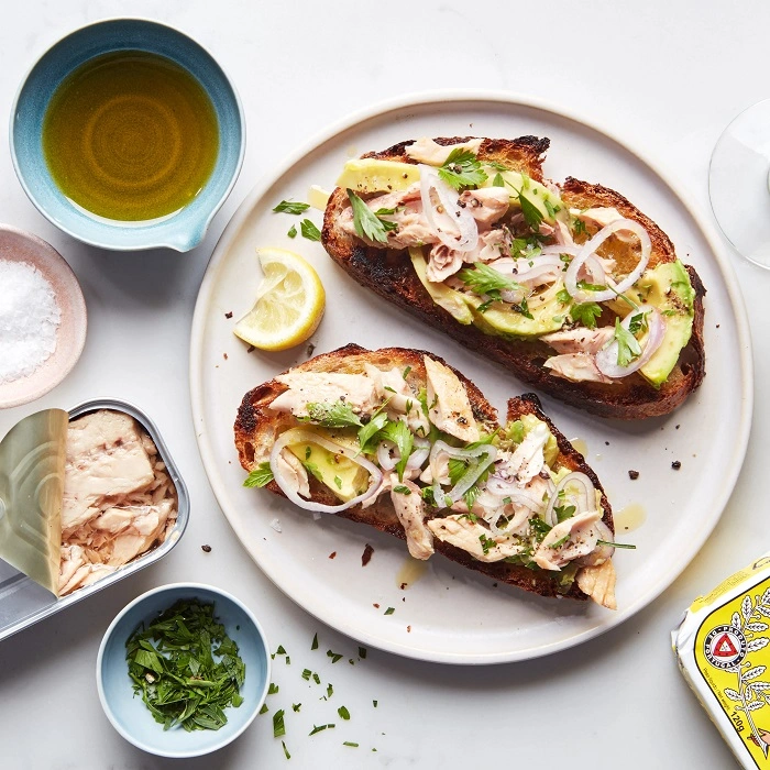 How to Safely Serve Mackerel to Your Cat 1